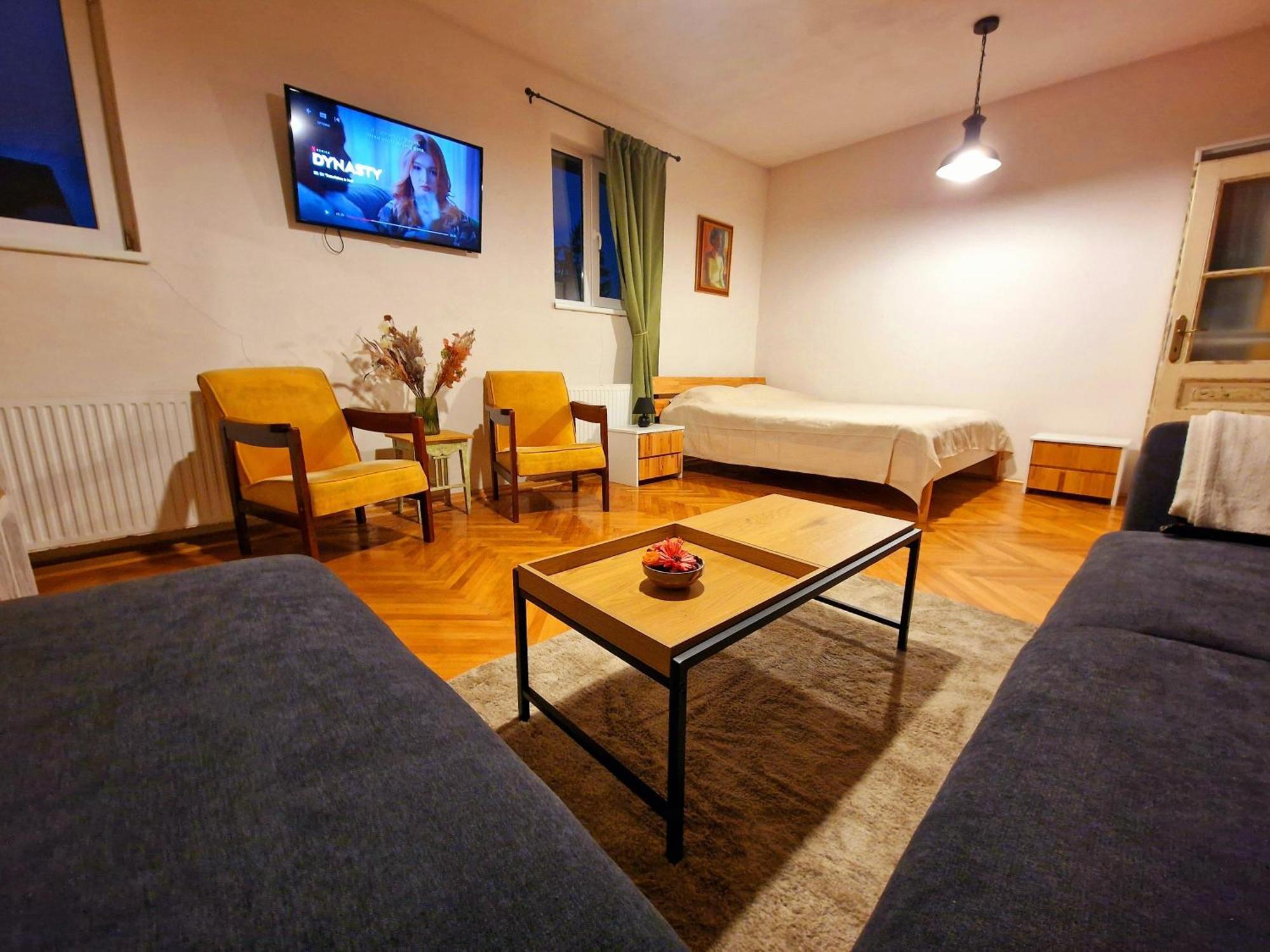 Nomad Apartment Braşov Buitenkant foto